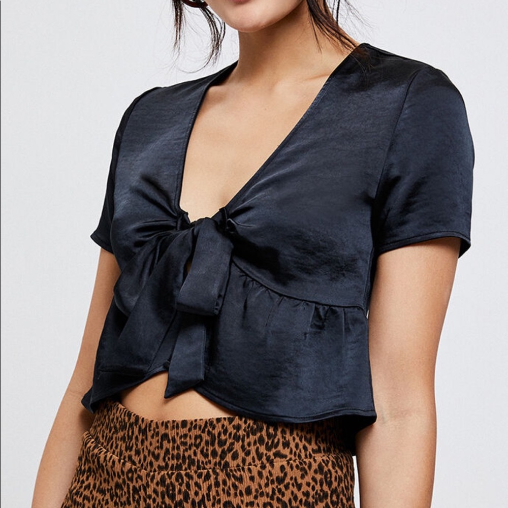 NWT Kendall and Kylie satin tie front top
